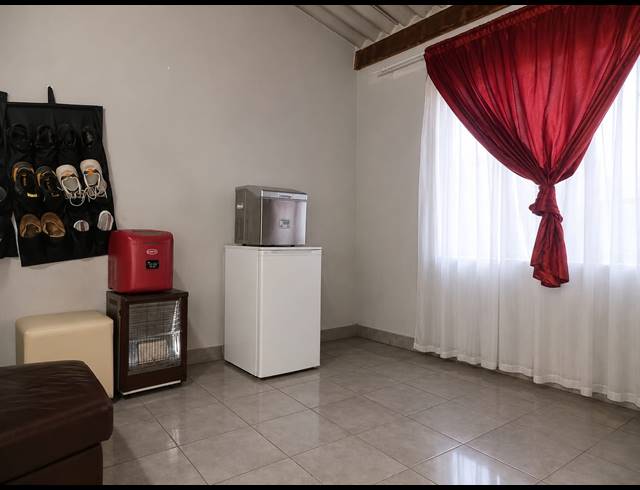 2 BEDROOM HOUSE FOR SALE IN STRETFORD